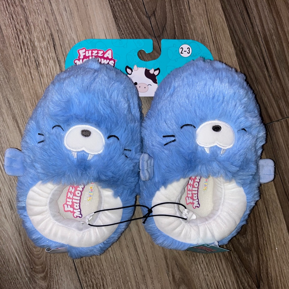 Squishmallows slippers
Fazzamallow Harvey The Walrus
Kids Size 2/3 & 4/5
NWT